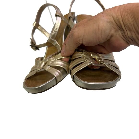 Reaction Kenneth Cole Gold T‎ Strap Wedge Sandals Women's Heels - Picture 10 of 15